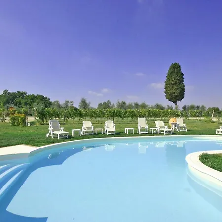 Sleeps 4 Air Con Appartement *