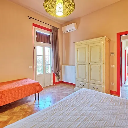 Sleeps 4 Air Con *