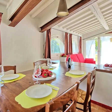 Sleeps 4 Air Con